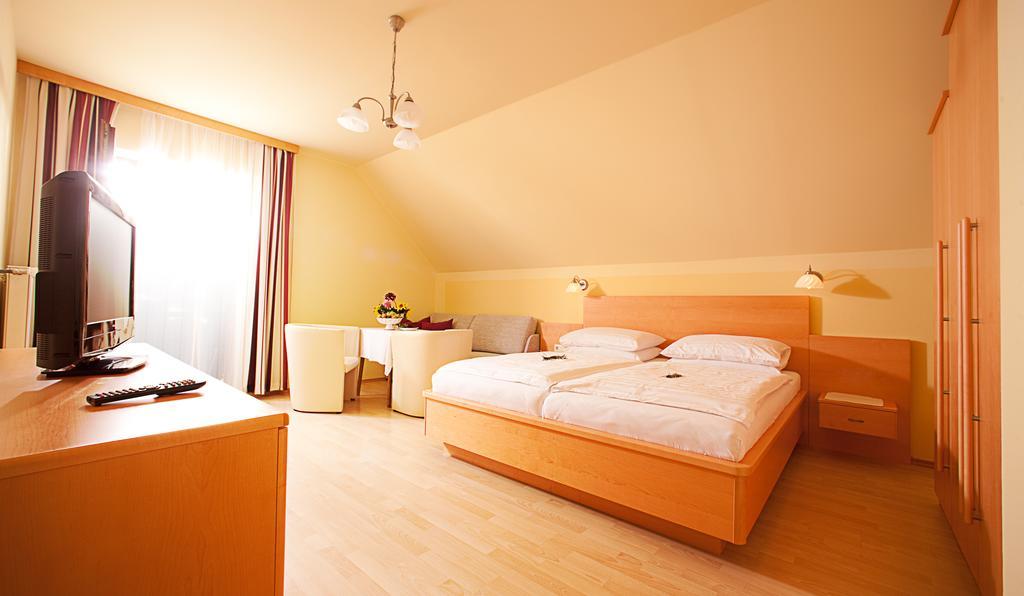 Hotel Moenichwalderhof Monichwald Стая снимка